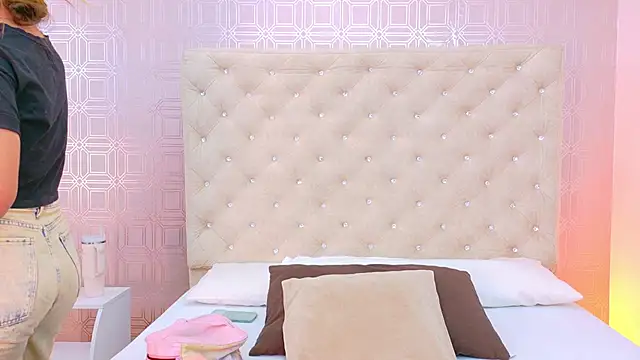 Sara Desire online show from 02.28.26