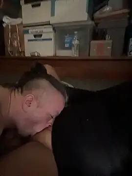 allissonw13 online show from 11.19.25