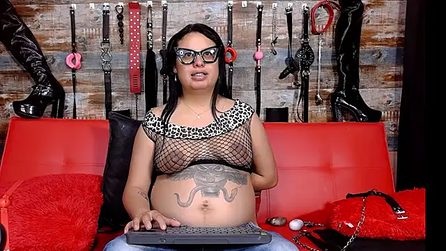 Snapshot of slave_Rubi chatting on 12.28.24 slave Rubi online show from 12.28.24