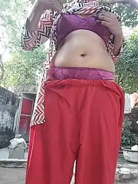 Snapshot of Hot-rubina chatting on 11.26.25 Hot-rubina online show from 11.26.25