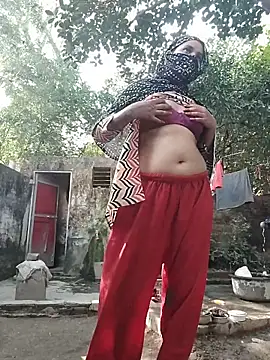 Snapshot of Hot-rubina chatting on 11.28.25 Hot-rubina online show from 11.28.25