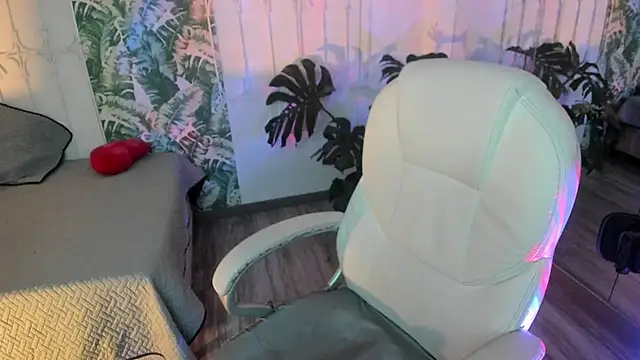 cute hollywood online show from 12.05.25