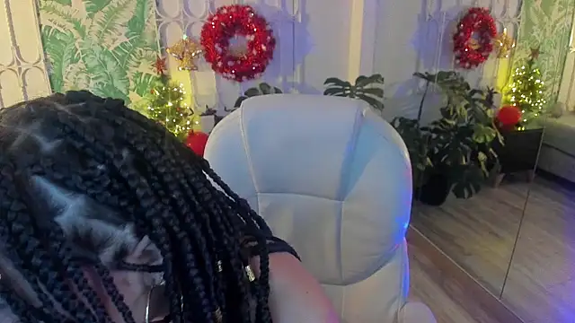 cute hollywood online show from 12.20.25