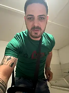 Snapshot of iltoscano95 chatting on 09.21.25 iltoscano95 online show from 09.21.25