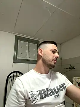 Snapshot of iltoscano95 chatting on 09.29.25 iltoscano95 online show from 09.29.25