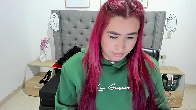 Snapshot of EmaGw chatting on 01.07.26 EmaGw online show from 01.07.26