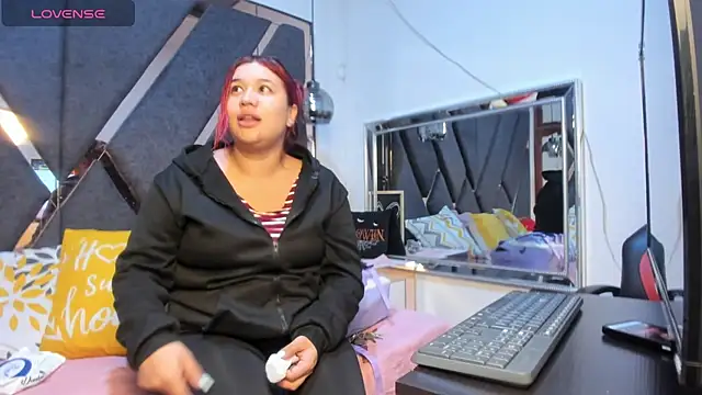 Snapshot of EmaGw chatting on 02.19.26 EmaGw online show from 02.19.26