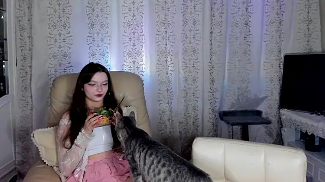 AprilHilll online show from 12.03.24