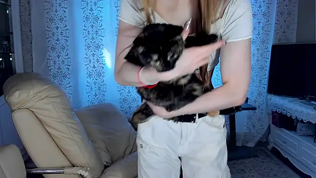 AprilHilll online show from 01.15.25