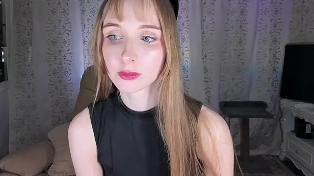 AprilHilll online show from 01.31.25