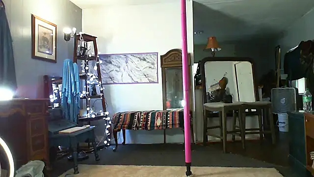 Genevieve143 online show from 09.25.25