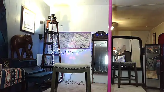 Genevieve143 online show from 10.14.25