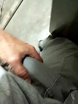 Snapshot of Din0071 chatting on 12.18.24 Din0071 online show from 12.18.24