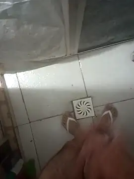 Snapshot of Din0071 chatting on 09.29.25 Din0071 online show from 09.29.25