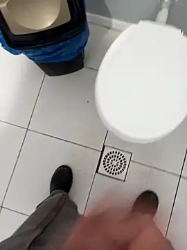 Snapshot of Din0071 chatting on 10.11.25 Din0071 online show from 10.11.25