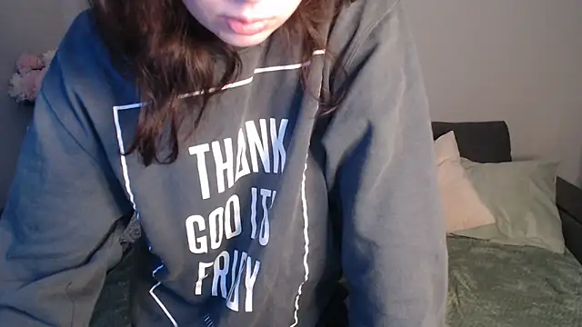 Snapshot of Mini_Diva chatting on 02.05.25 Mini Diva online show from 02.05.25