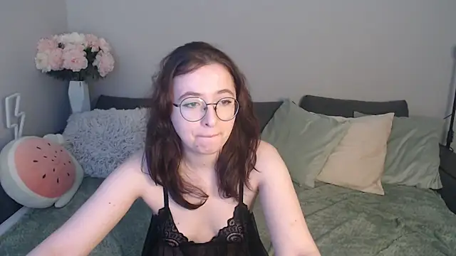 Snapshot of Mini_Diva chatting on 03.14.25 Mini Diva online show from 03.14.25