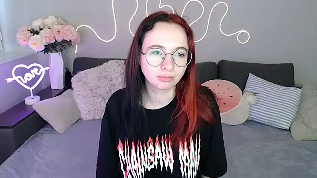 Snapshot of Mini_Diva chatting on 11.05.25 Mini Diva online show from 11.05.25