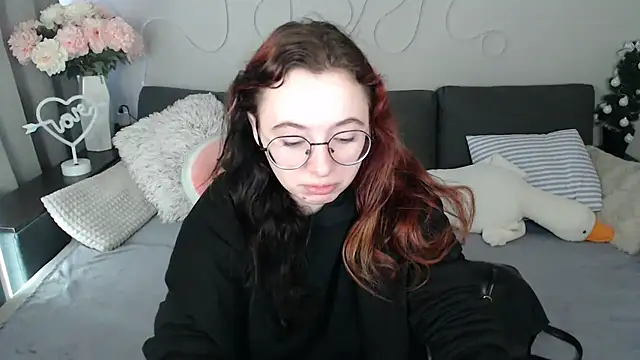 Mini Diva online show from 04.15.26