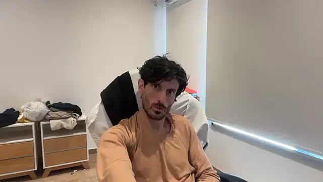 Snapshot of nicolaaaaas chatting on 10.28.25 nicolaaaaas online show from 10.28.25