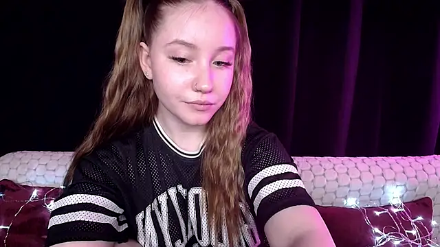 Snapshot of SindiWatsoon chatting on 12.16.24 SindiWatsoon online show from 12.16.24