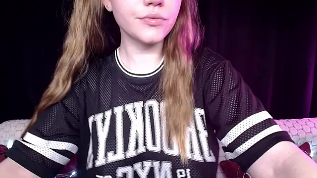 Snapshot of SindiWatsoon chatting on 12.19.24 SindiWatsoon online show from 12.19.24