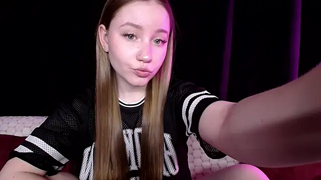 Snapshot of SindiWatsoon chatting on 12.22.24 SindiWatsoon online show from 12.22.24