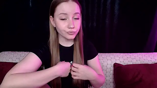 Snapshot of SindiWatsoon chatting on 01.12.25 SindiWatsoon online show from 01.12.25