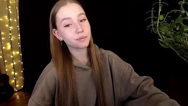 Snapshot of SindiWatsoon chatting on 10.20.25 SindiWatsoon online show from 10.20.25