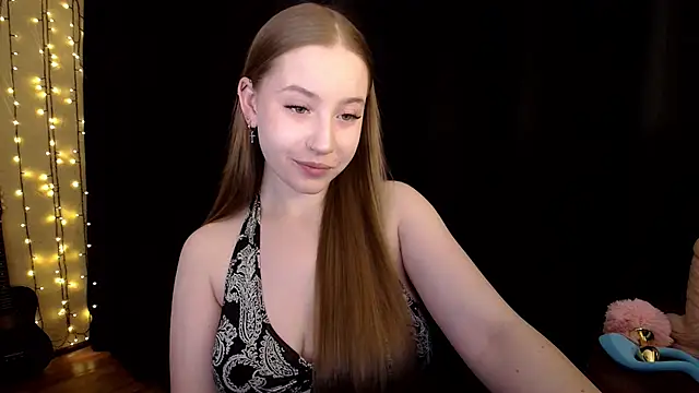 Snapshot of SindiWatsoon chatting on 11.20.25 SindiWatsoon online show from 11.20.25