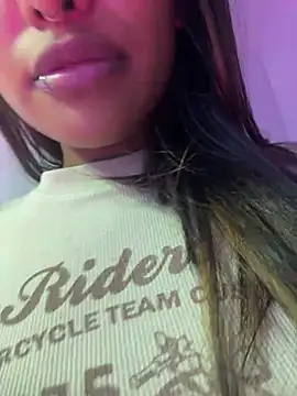Snapshot of VictoireFeller chatting on 05.16.26 VictoireFeller online show from 05.16.26