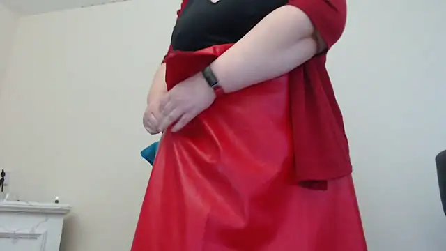 Snapshot of MilfGina chatting on 02.05.25 MilfGina online show from 02.05.25