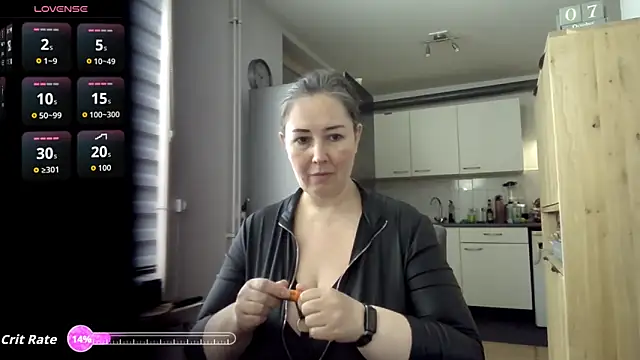 Snapshot of MilfGina chatting on 10.07.25 MilfGina online show from 10.07.25