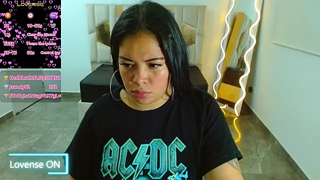 Snapshot of martinna_tay chatting on 01.24.25 martinna tay online show from 01.24.25