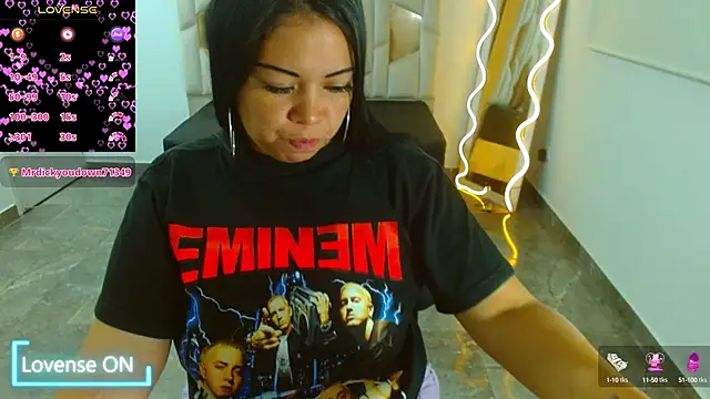 Snapshot of martinna_tay chatting on 01.26.25 martinna tay online show from 01.26.25