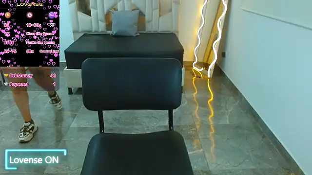 Snapshot of martinna_tay chatting on 01.29.25 martinna tay online show from 01.29.25