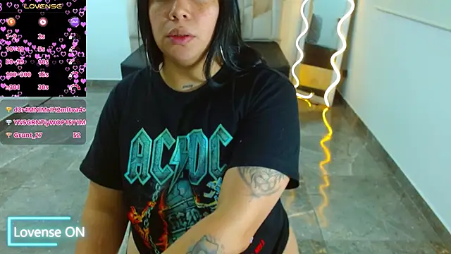 Snapshot of martinna_tay chatting on 02.09.25 martinna tay online show from 02.09.25