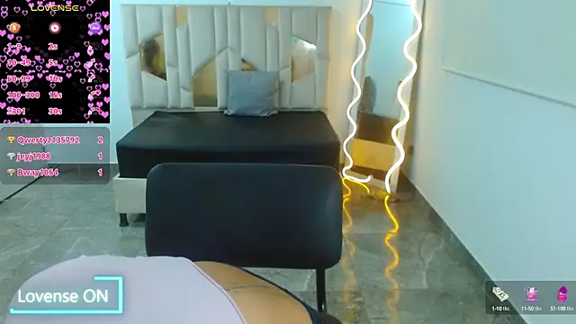 Snapshot of martinna_tay chatting on 02.10.25 martinna tay online show from 02.10.25