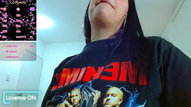 Snapshot of martinna_tay chatting on 02.14.25 martinna tay online show from 02.14.25