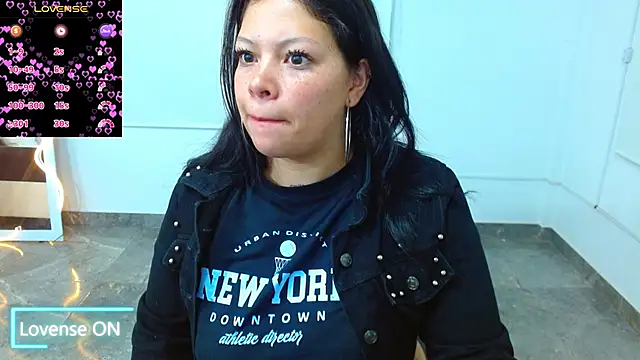 Snapshot of martinna_tay chatting on 03.01.25 martinna tay online show from 03.01.25