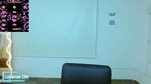 Snapshot of martinna_tay chatting on 03.04.25 martinna tay online show from 03.04.25