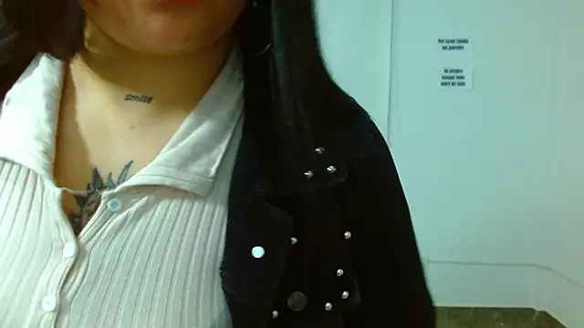 Snapshot of martinna_tay chatting on 03.10.25 martinna tay online show from 03.10.25