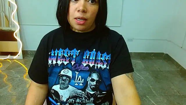 Snapshot of martinna_tay chatting on 03.10.25 martinna tay online show from 03.10.25