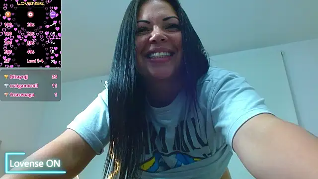 Snapshot of martinna_tay chatting on 03.21.25 martinna tay online show from 03.21.25