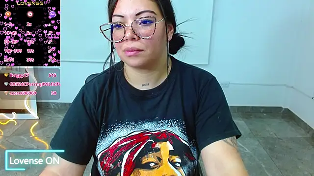 Snapshot of martinna_tay chatting on 03.22.25 martinna tay online show from 03.22.25