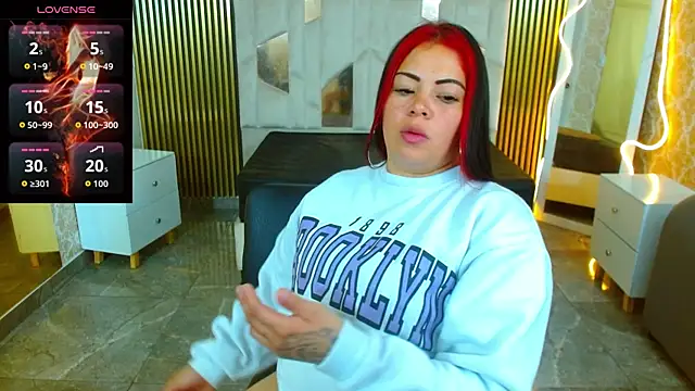 Snapshot of martinna_tay chatting on 09.15.25 martinna tay online show from 09.15.25