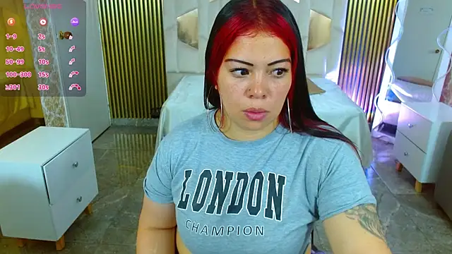 Snapshot of martinna_tay chatting on 10.11.25 martinna tay online show from 10.11.25