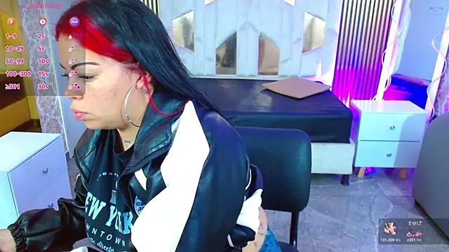 Snapshot of martinna_tay chatting on 10.19.25 martinna tay online show from 10.19.25