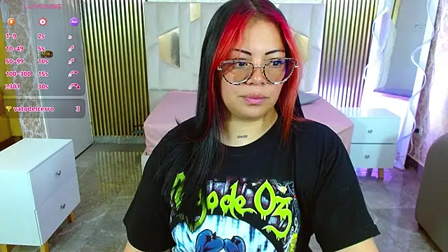 Snapshot of martinna_tay chatting on 11.06.25 martinna tay online show from 11.06.25