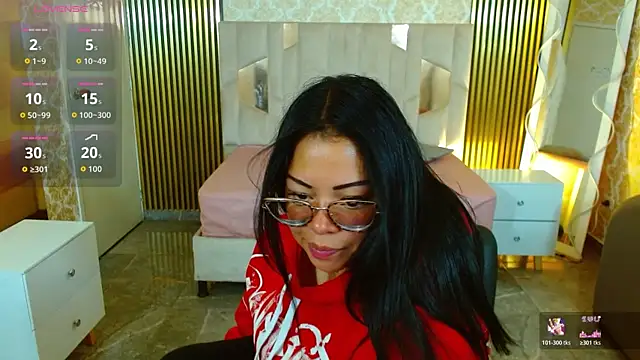 Snapshot of martinna_tay chatting on 11.24.25 martinna tay online show from 11.24.25